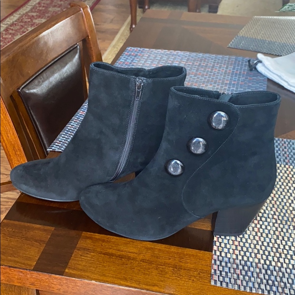 VANELi suede booties